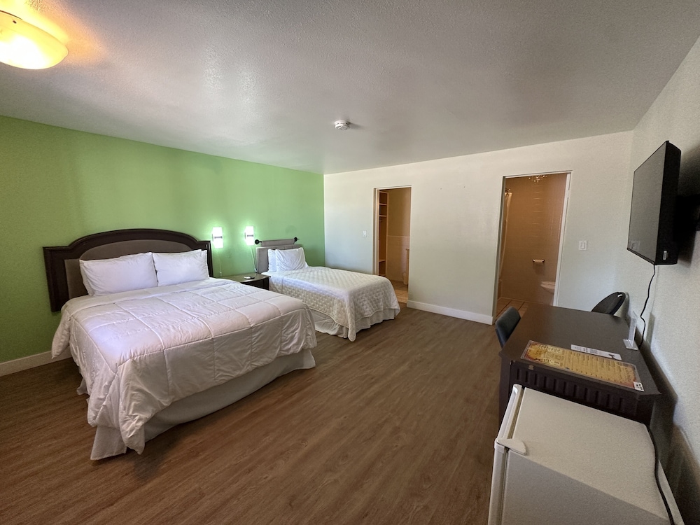 Deluxe Triple Room, Multiple Beds, Non Smoking photo 2