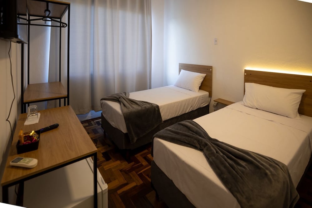 Twin Room, 2 Twin Beds, City View photo 2