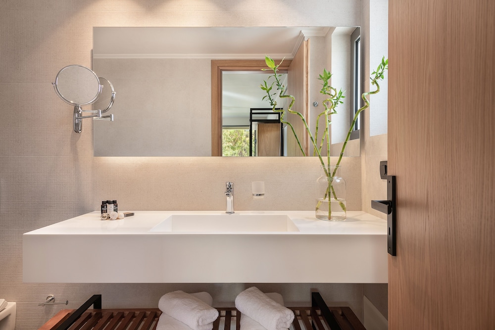Superior Double Room With Pool View - Photo 5