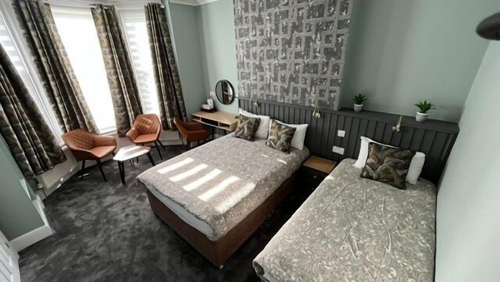 Triple Room, Ensuite (Double and Single Beds) photo 3