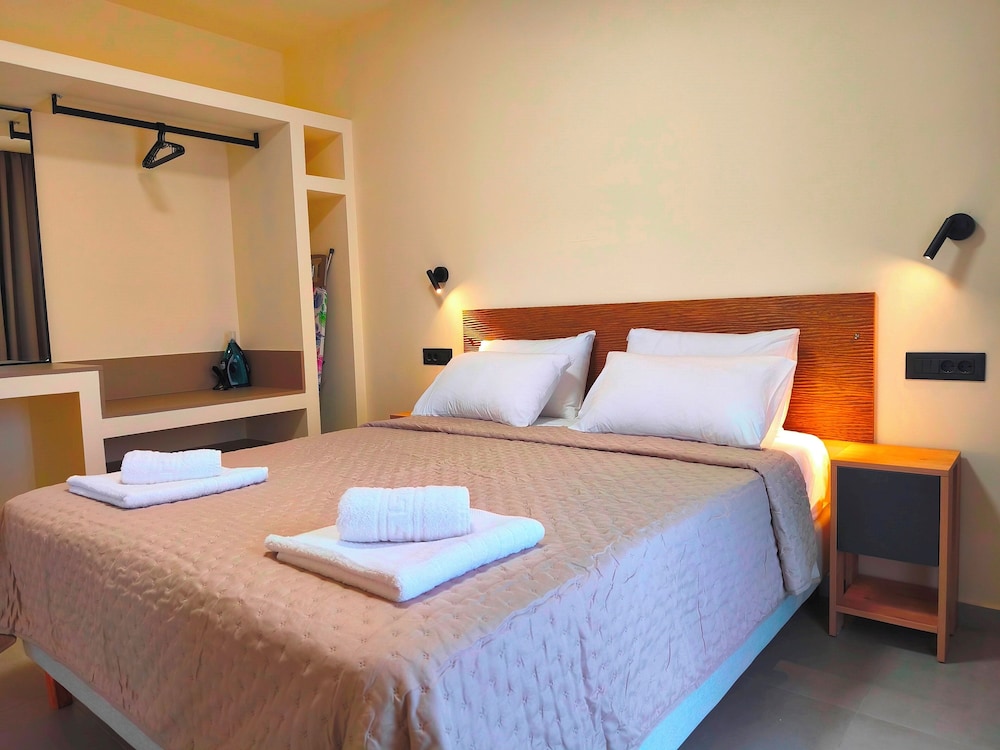 DELUXE-APARTMENT-2 BEDROOM-2 BATHROOMS- VILLAGE-MOUNTAIN VIEW photo 3