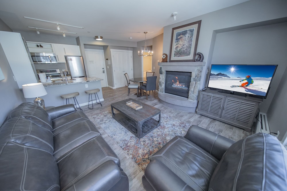 Design Condo, 1 Bedroom, Resort View, Courtyard Area (Black Bear 8054)