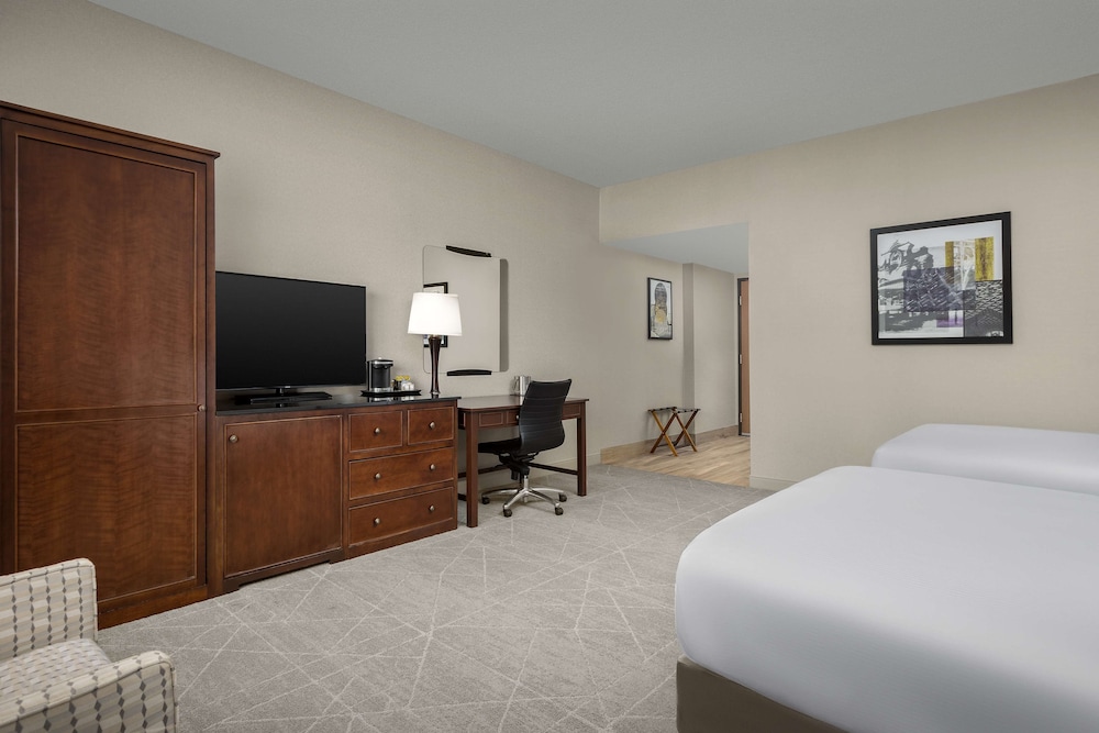 Room, 1 King Bed, Accessible, Non Smoking (Mobility & Hearing, 3x3 Shower) - Photo 2