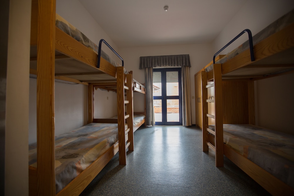 Shared Dormitory, Women only, Shared Bathroom (6 Beds) photo 3