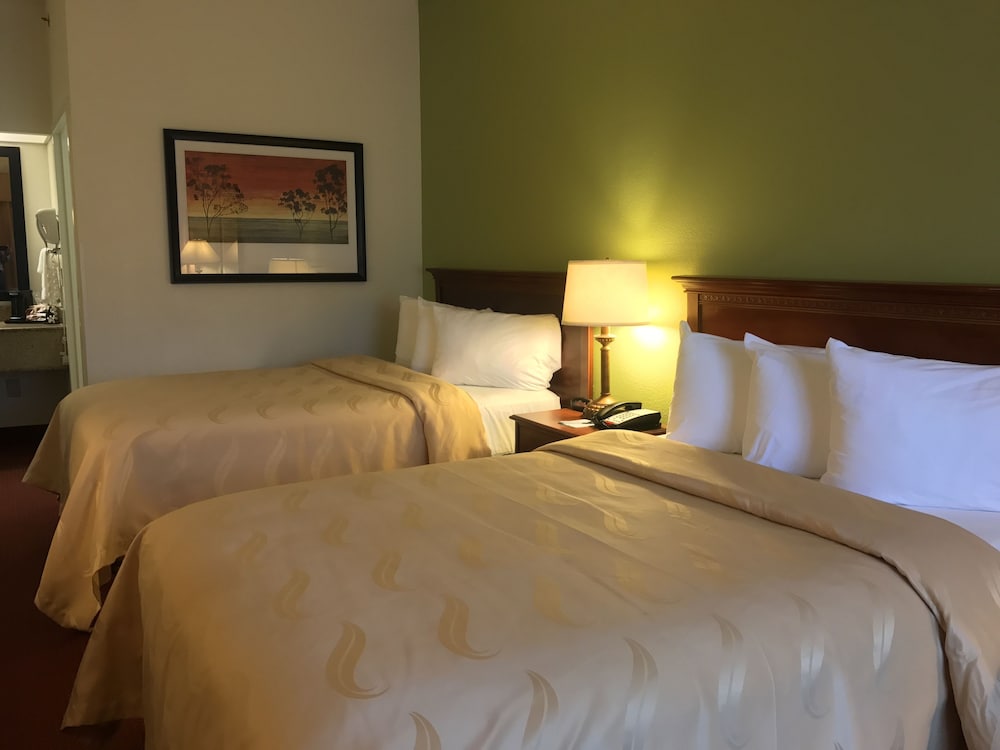 Standard Room, 2 Double Beds, Smoking photo 3