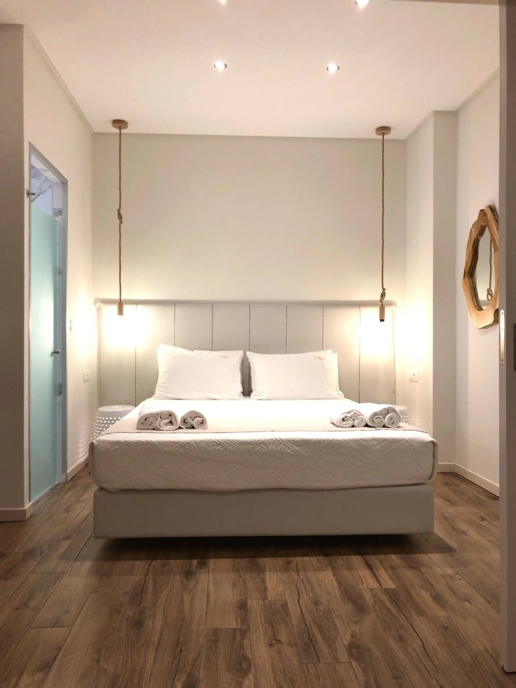 Suite - 1 Bedroom (Shared Pool)