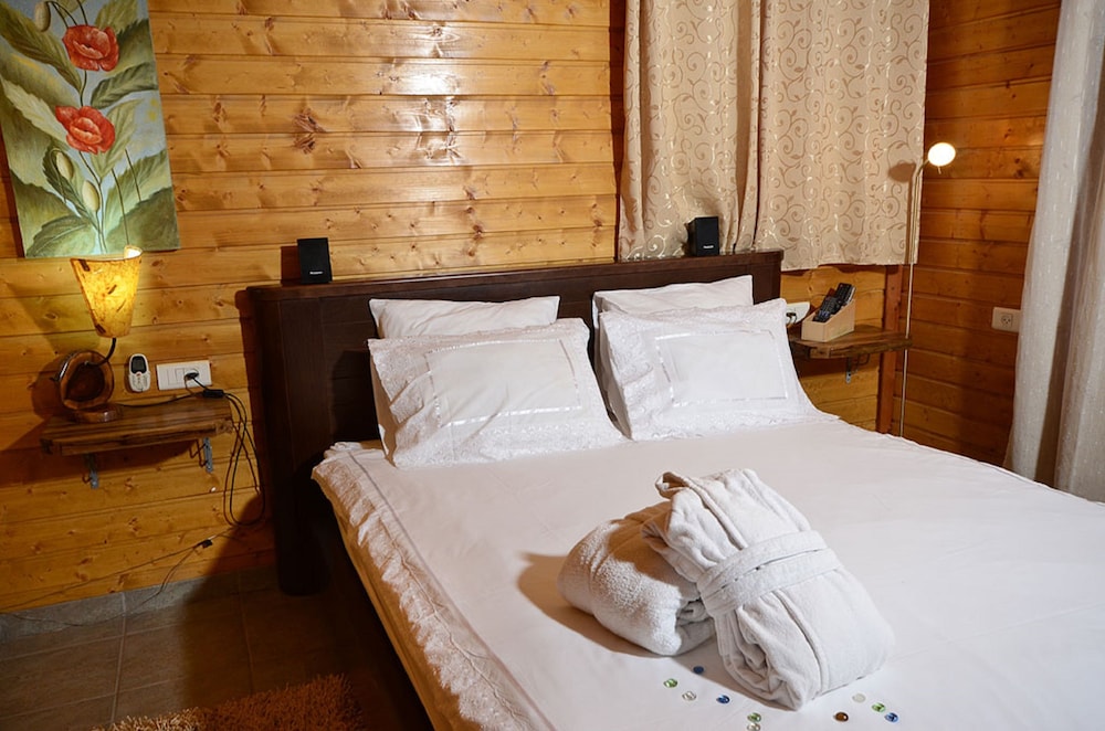 Classic Cabin, 1 Queen Bed with Sofa bed, Non Smoking photo 3