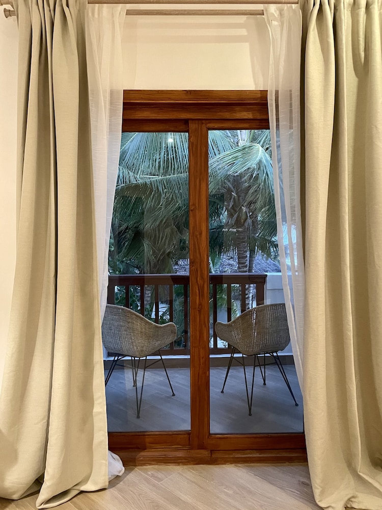 Deluxe Room, Partial Ocean View