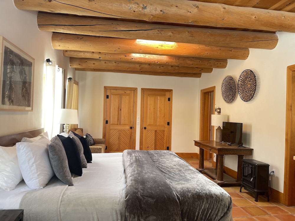 Family House, 2 Bedrooms, Pool Access, Mountain View photo 3