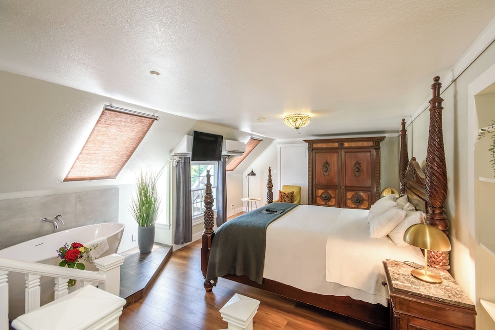 Gables Suite - Photo 1