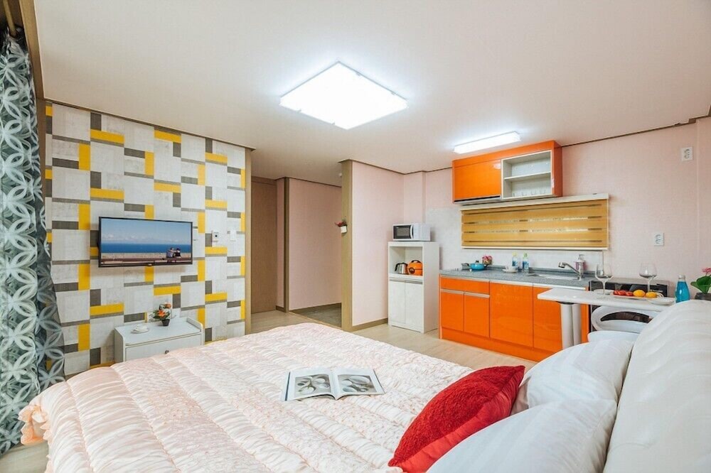 Room (Couple 2) - Photo 5
