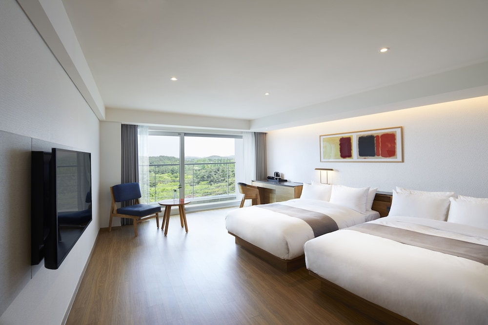 Family Twin Room, Lake View (Indoor Pool Access for 2/ Once per night) - Photo 1