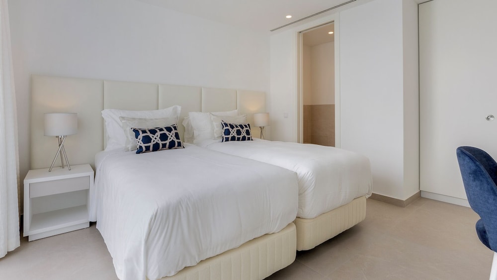 3 Bedrooms Terrace - Photo 2