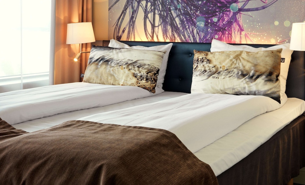 Standard Room, 1 Queen Bed photo 2