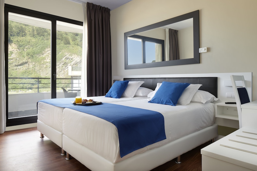 Habitación Doble Estándar, Terraza, Vista Parcial al Mar