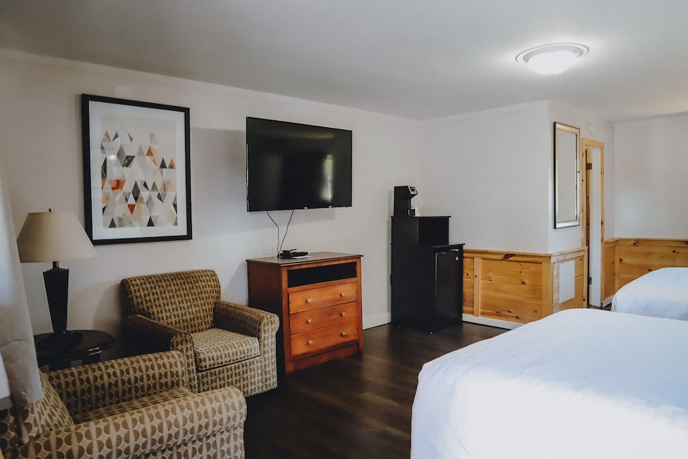 Standard Room, 2 Queen Beds, Non Smoking photo 2