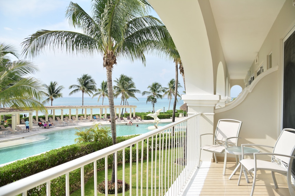 Preferred Club Junior Suite Ocean Front Double thumbnail 5
