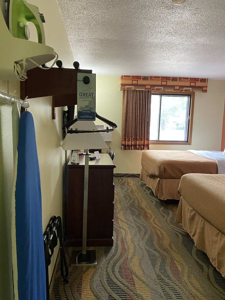 Room, 2 Double Beds, Non Smoking - Photo 6