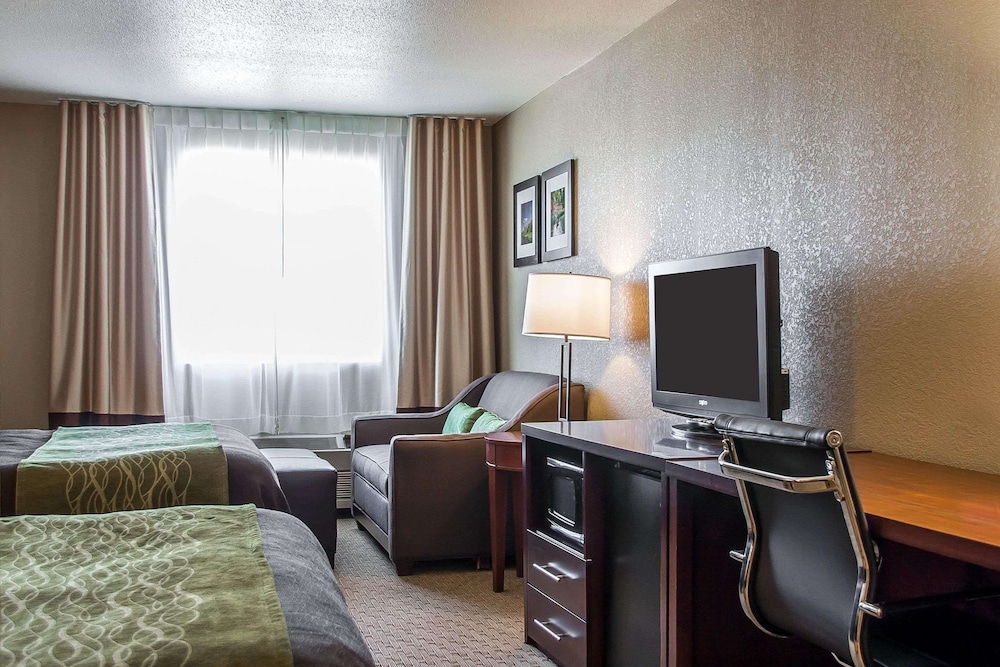 Suite, 2 Queen Beds, Non Smoking photo 3