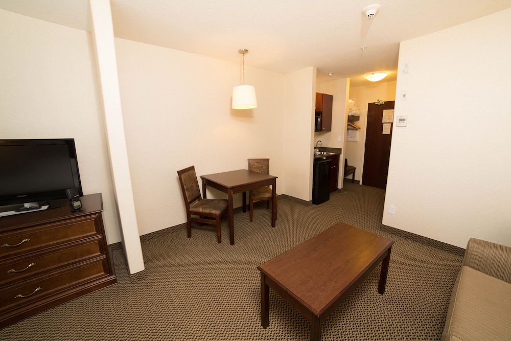 Suite, 1 King Bed - Photo 2