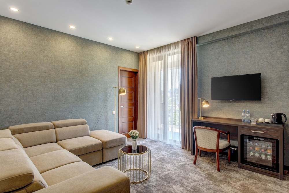 Executive Studio Suite