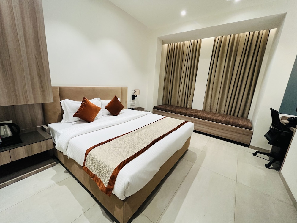 Executive Room - Photo 1
