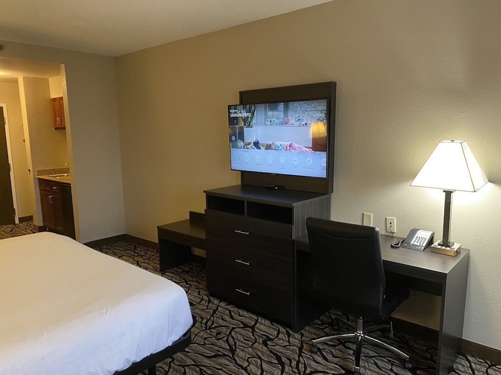 Room, 2 Queen Beds, Non Smoking - Photo 5