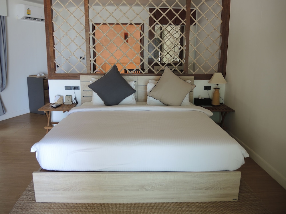 Grand Beach Front Villa photo 2