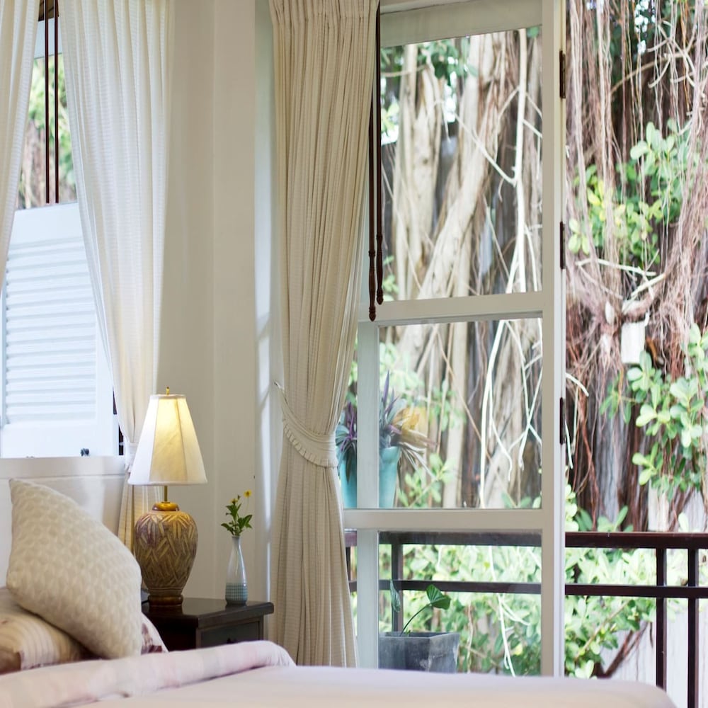 Deluxe Double Room with Balcony - Photo 5