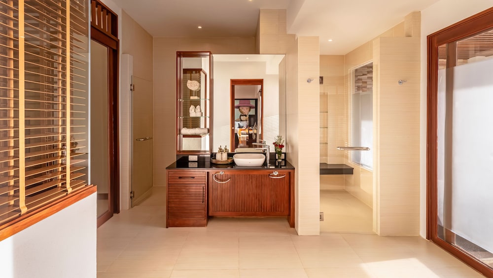 Luxury Villa photo 2