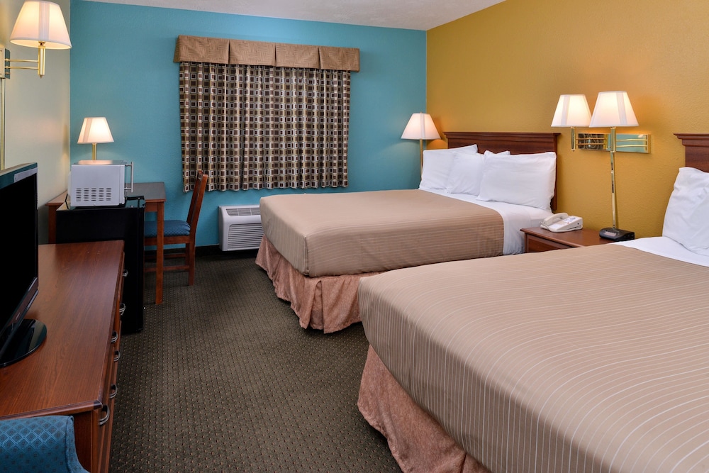 Room, 2 Queen Beds - Photo 1