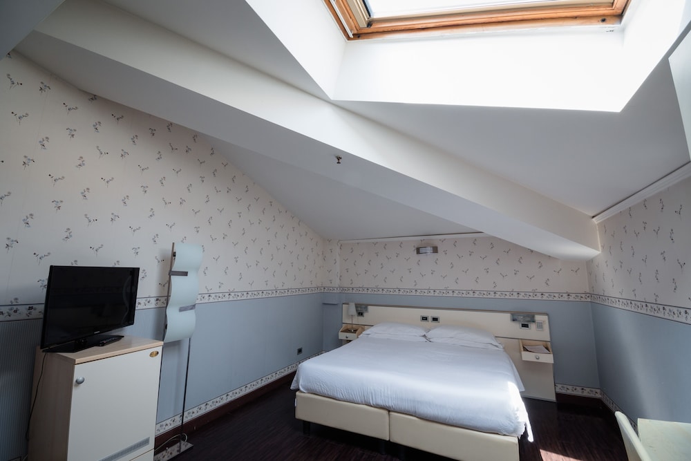 Classic Double or Twin Room, 1 Bedroom - Photo 18