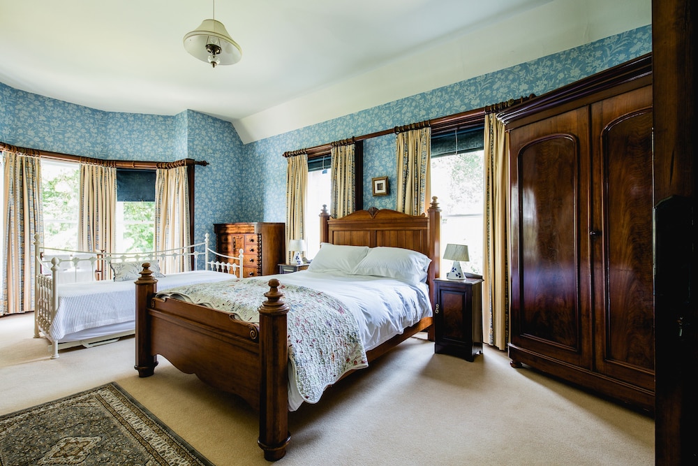 Suite, Ensuite photo 1