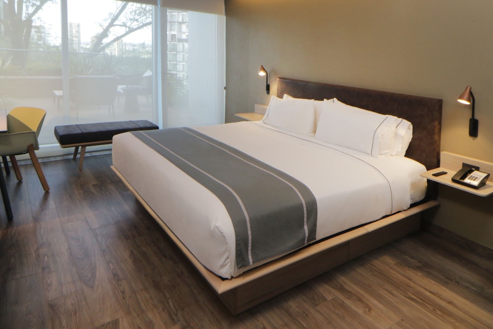 Suite, 1 Bedroom - Photo 6