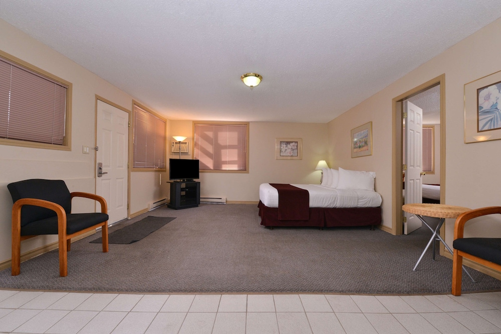 Suite (2 King Beds Deluxe)