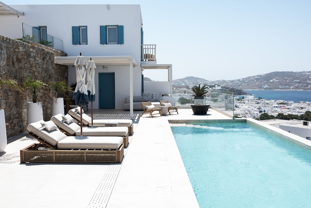 Suite with Private Pool - Photo 12
