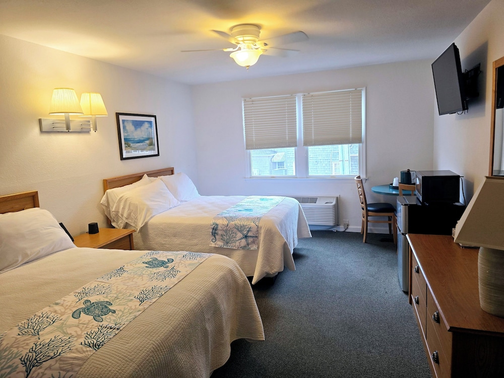Standard Room, 1 Bedroom, Non Smoking (2nd Floor, Non-Harborfront, 2 Doubles) photo 1