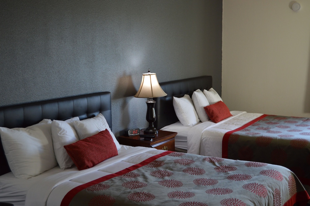 Room, 2 Queen Beds, Non Smoking, Garden View - Photo 1