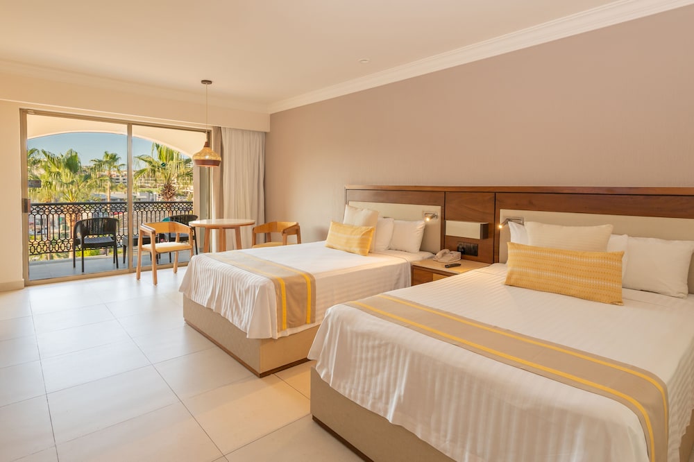 Deluxe Room, Balcony - Photo 6