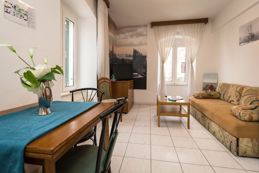 Quadruple Room, Kitchenette photo 1