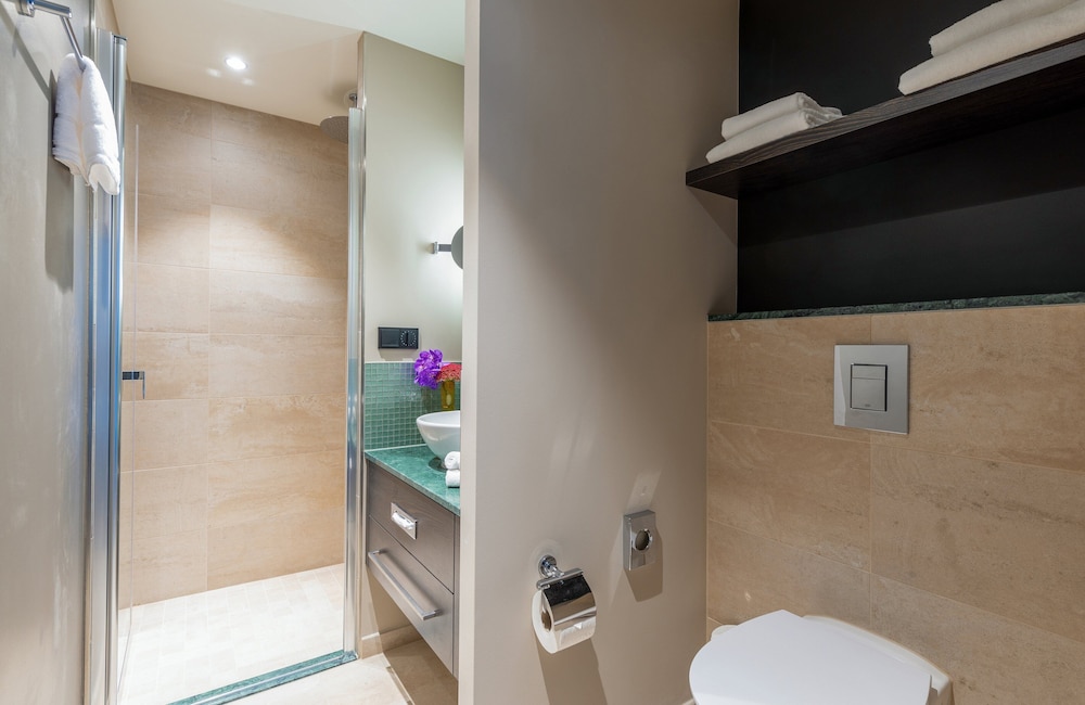Deluxe Room - Photo 6