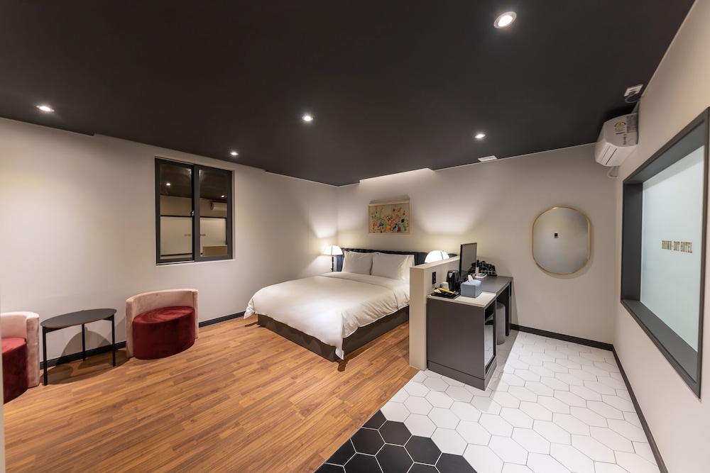 Superior Suite (Breakfast Provided Except for Monday) photo 2