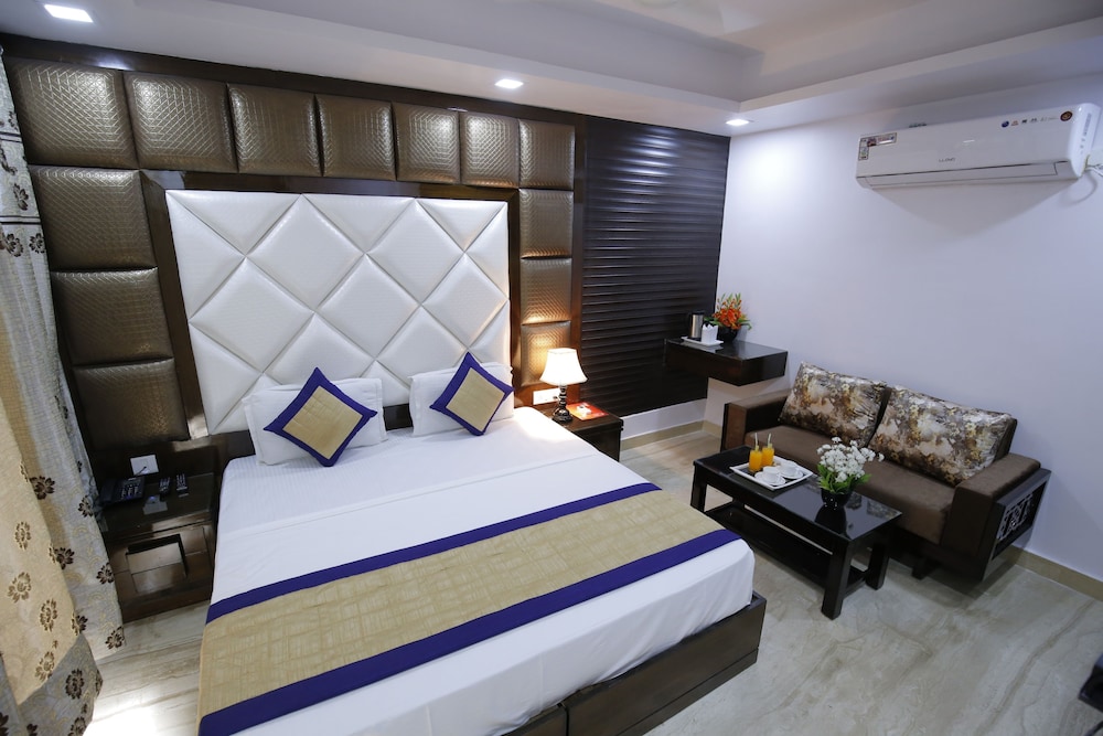 Premium Room, 1 King Bed - Photo 9