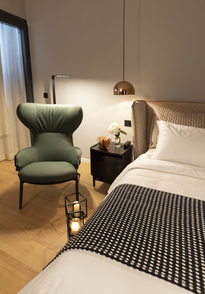 Deluxe King Garden View Room photo 2