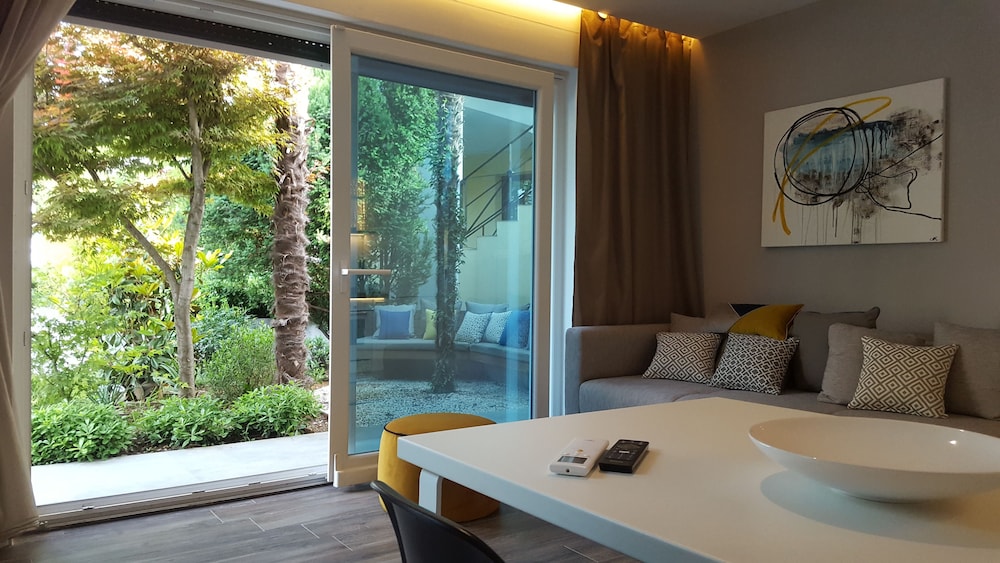 Apartment, 1 Bedroom, Terrace, Pool View