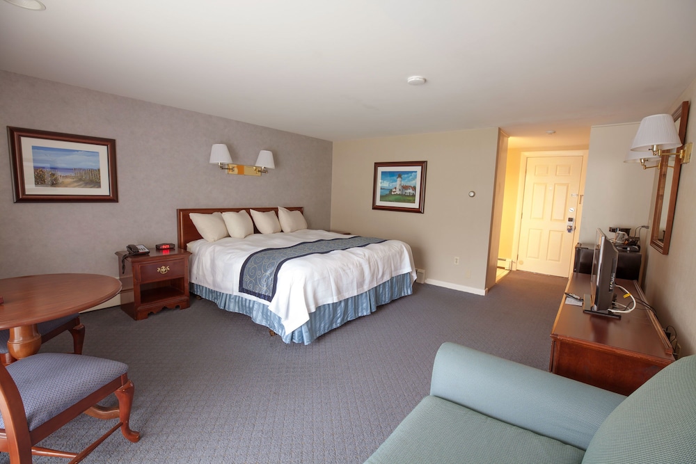 Traditional Room, 1 King Bed photo 3