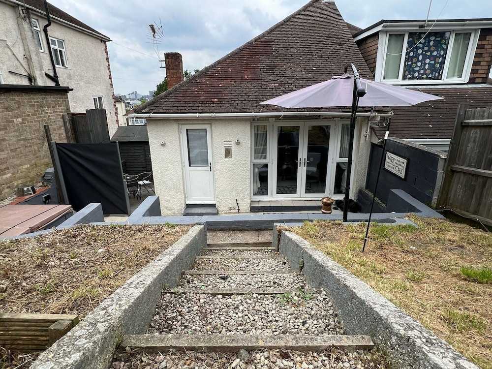 Bungalow, 2 Bedrooms, Patio, City View
