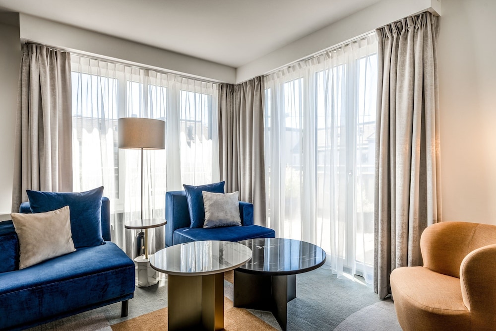 Suite, 1 Bedroom, Terrace thumbnail 6
