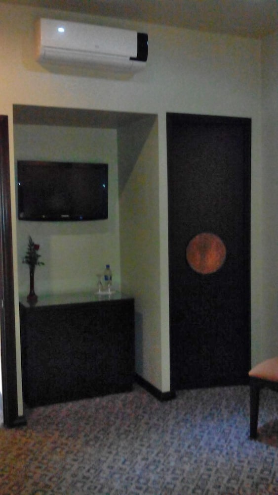 Junior Suite, 1 Queen Bed photo 2