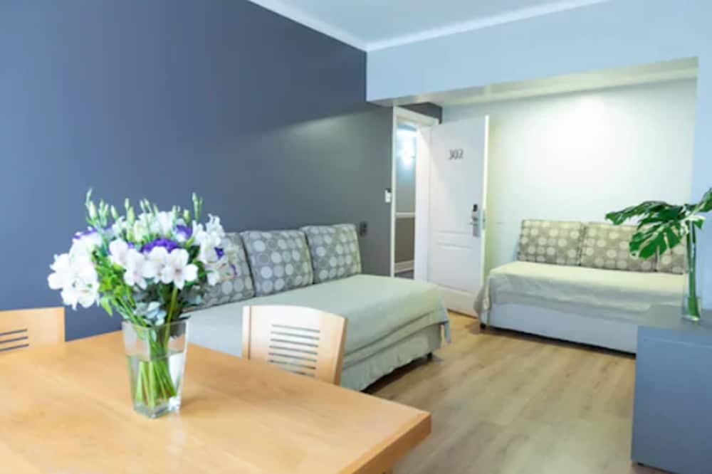 Senior Quadruple Room thumbnail 6